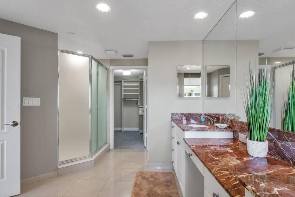 Coastal Elegance: Your Clearwater Beach Escape Exteriör bild