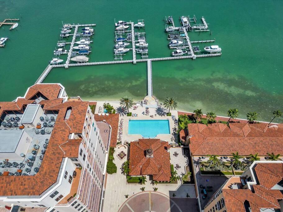 Coastal Elegance: Your Clearwater Beach Escape Exteriör bild